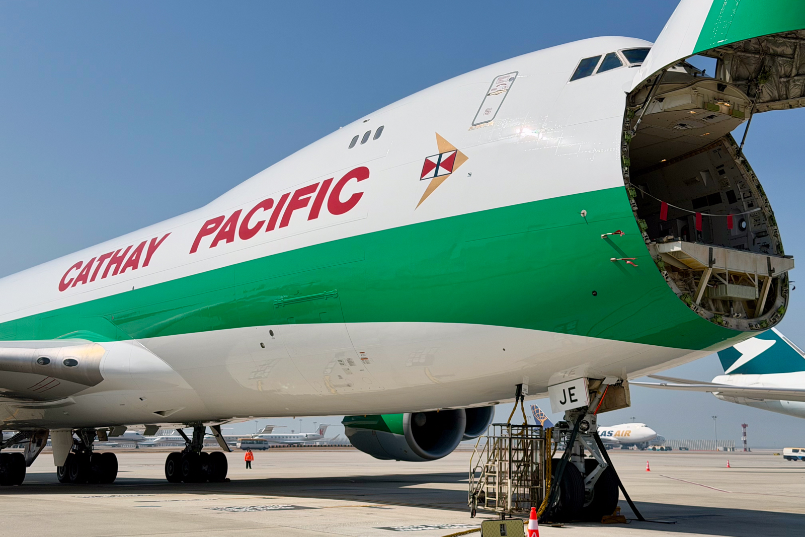 Cathay Pacific Unveils Nostalgic Boeing 747 Retro Livery
