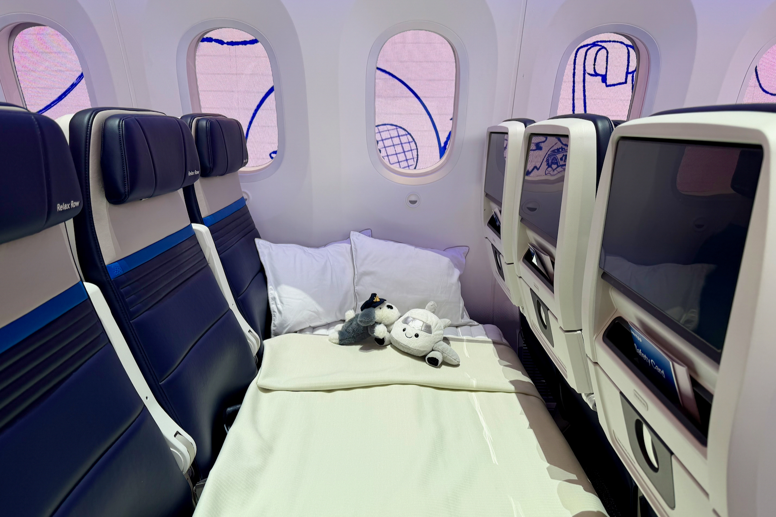 United debuts Relax Row, a couch-style bed in economy - From the Tray Table